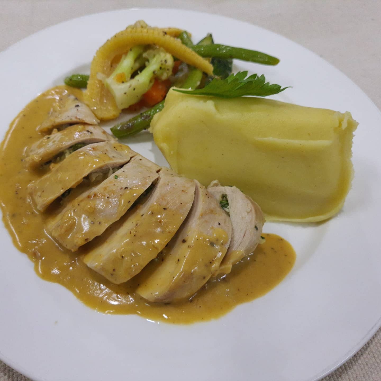 Rosemary Style Chicken, Stuffed with Spinach And Mozzarella